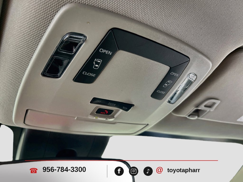 Used 2025 Toyota Sienna LE FWD image 36