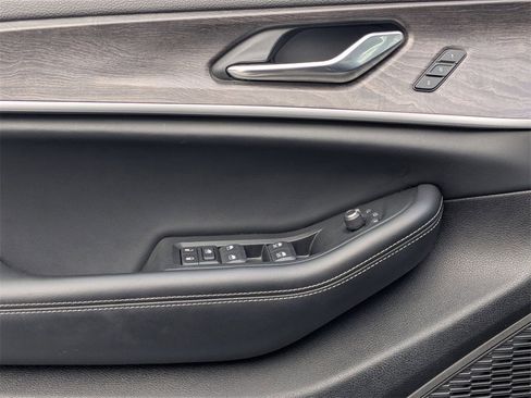 Used 2024 Jeep Grand Cherokee L Limited w/ Luxury Tech Group II image 14