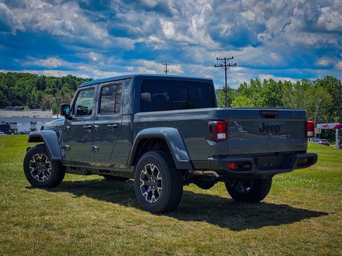 New 2026 Jeep Gladiator Sport AWD/4WD image 6