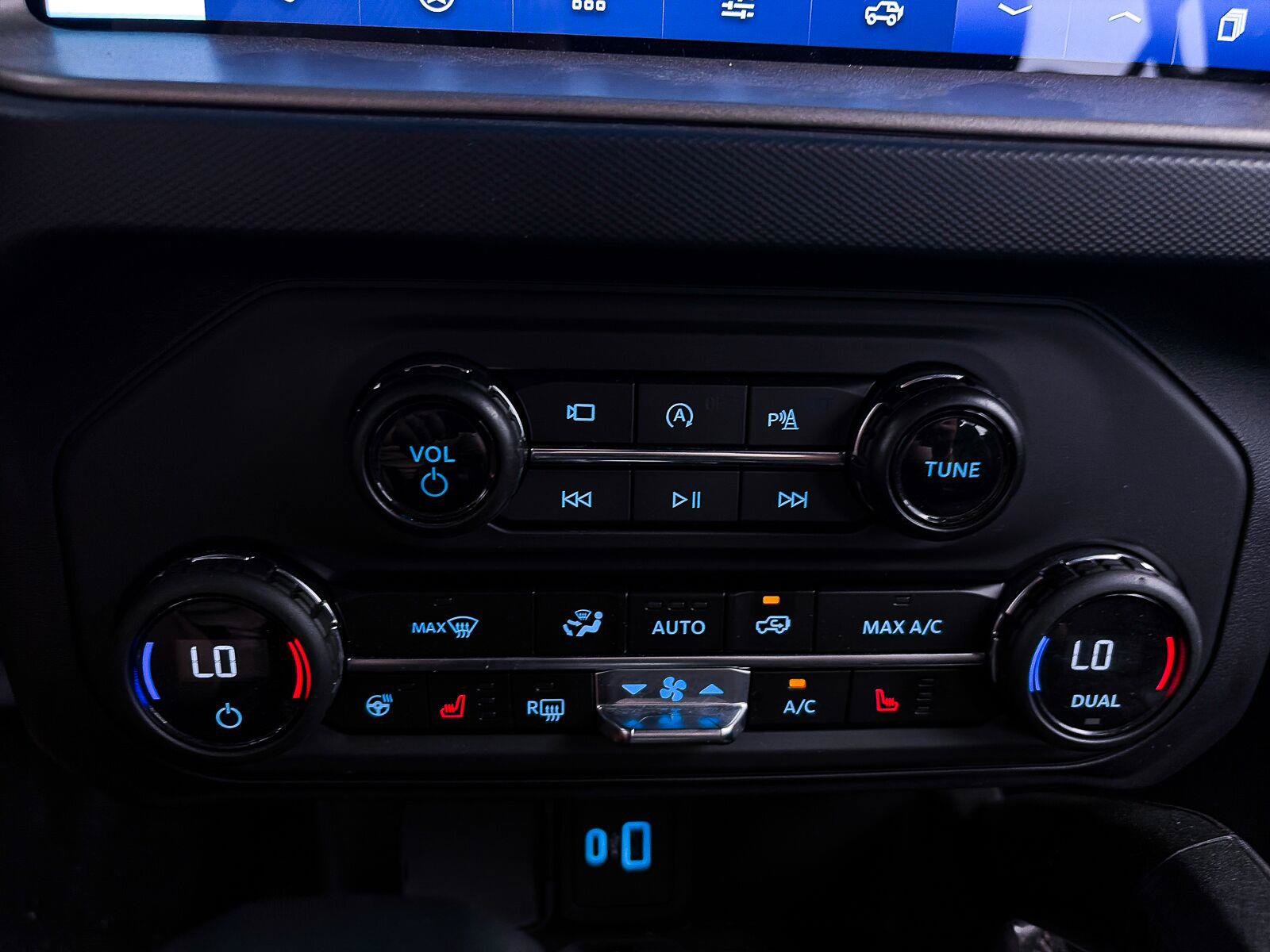Used 2024 Ford Bronco Raptor w/ Interior Carbon Fiber Pack 6 AWD/4WD image 28