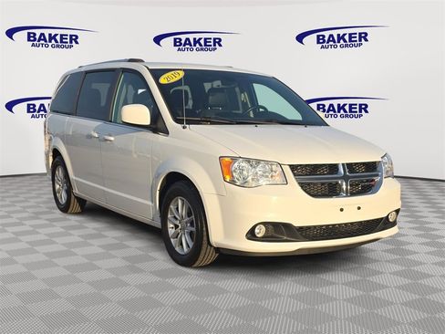 Used 2019 Dodge Grand Caravan SXT image 3