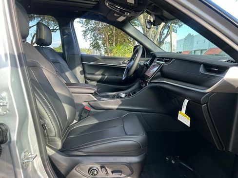 New 2025 Jeep Grand Cherokee Limited image 31