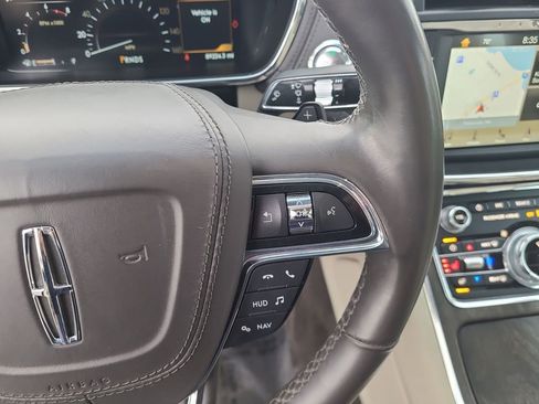 Used 2017 Lincoln Continental Reserve w/ Luxury Package image 31