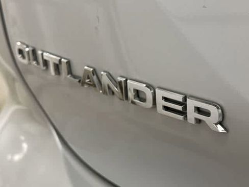 Used 2024 Mitsubishi Outlander SEL AWD/4WD image 32