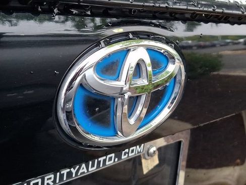 Used 2022 Toyota RAV4 XLE Premium AWD/4WD image 6