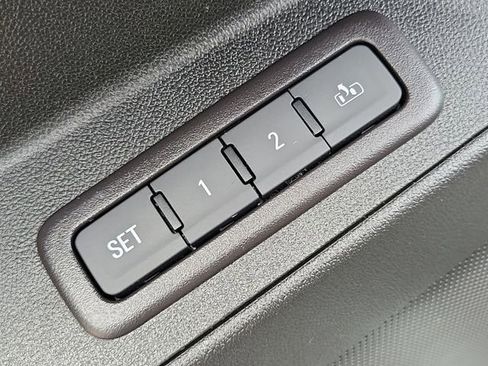 Used 2018 Chevrolet Equinox Premier AWD/4WD image 25