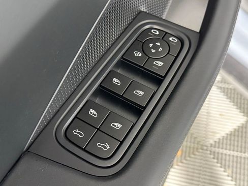 New 2025 Porsche Macan 4 Electric image 26