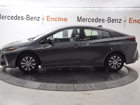 Used 2020 Toyota Prius Prime XLE FWD image 2