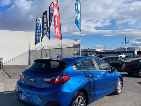 Used 2018 Chevrolet Cruze LT w/ Convenience Package image 3