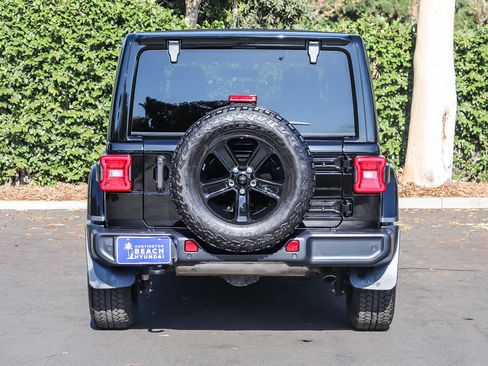 Used 2022 Jeep Wrangler Unlimited Sahara AWD/4WD image 6