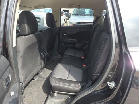 Used 2019 Mitsubishi Outlander ES image 16