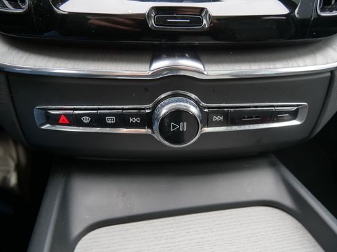 Certified 2025 Volvo XC60 B5 Plus w/ Climate Package image 21