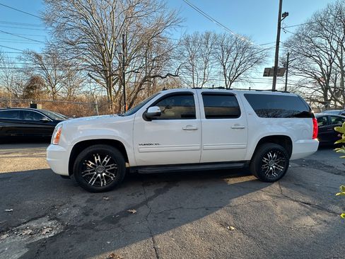 Used 2011 GMC Yukon XL SLT image 6