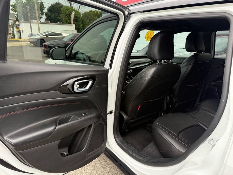 Used 2025 Jeep Compass Trailhawk AWD/4WD image 41