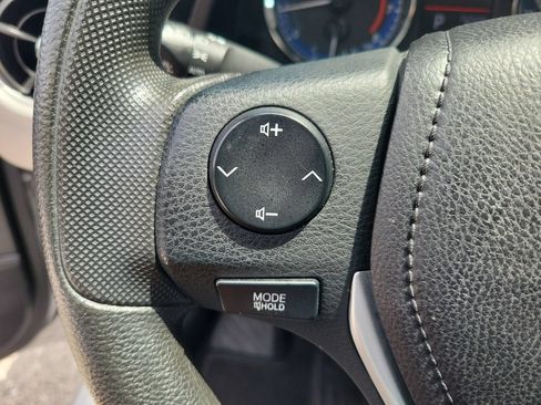 Used 2017 Toyota Corolla L FWD image 19