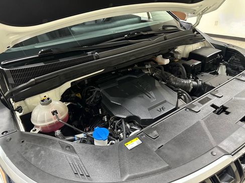 Used 2023 Kia Carnival LX image 50