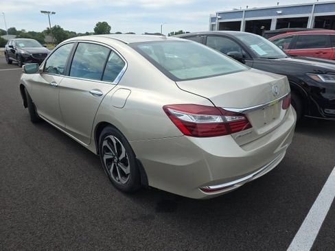 Used 2017 Honda Accord EX-L image 2