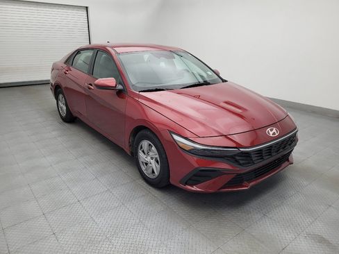 Used 2025 Hyundai Elantra SE w/ Cargo Package FWD image 13