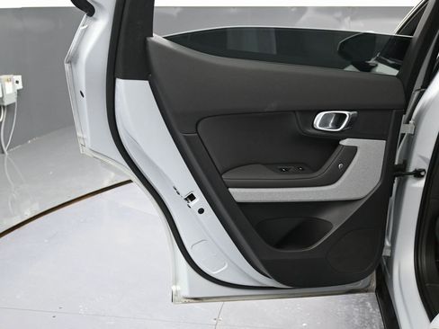 Used 2021 Polestar Polestar 2 image 35