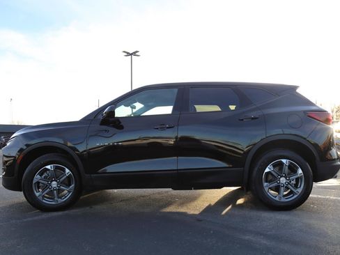 Used 2025 Chevrolet Blazer LT image 3