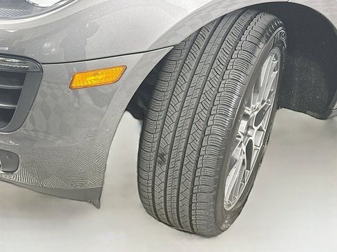 Used 2018 Porsche Macan image 25