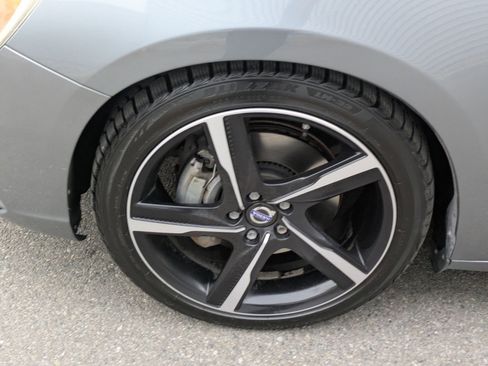 Used 2017 Volvo V60 T6 R-Design Platinum image 11