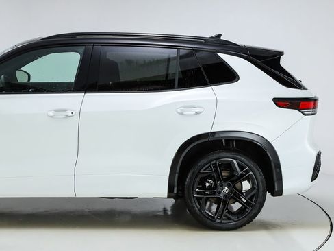 New 2026 Volkswagen Tiguan SE R-Line image 4