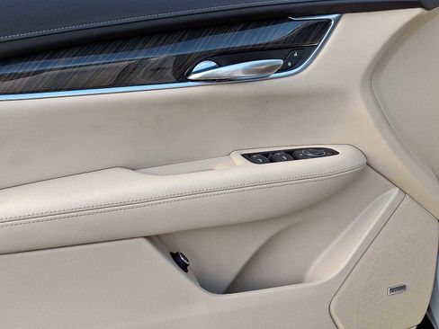 Used 2018 Cadillac XT5 AWD image 6