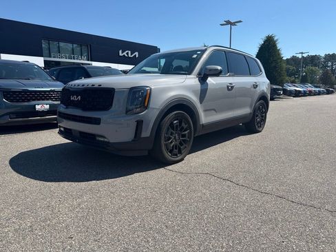Used 2022 Kia Telluride SX w/ Nightfall Edition Package AWD/4WD image 2