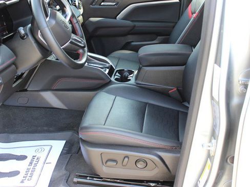 Used 2023 Chevrolet Colorado Z71 image 6