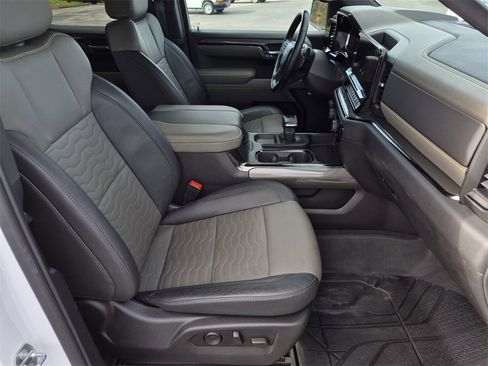 Used 2024 Chevrolet Silverado 1500 ZR2 w/ Technology Package image 14