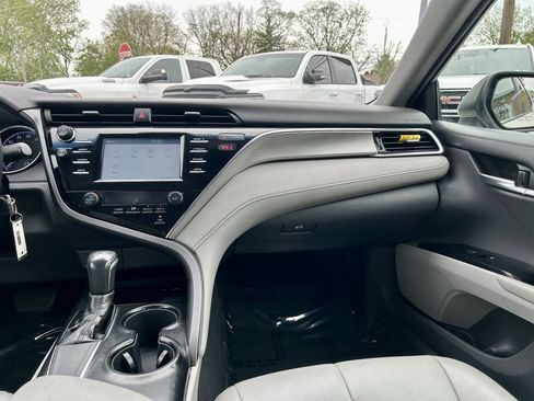 Used 2018 Toyota Camry SE FWD image 22