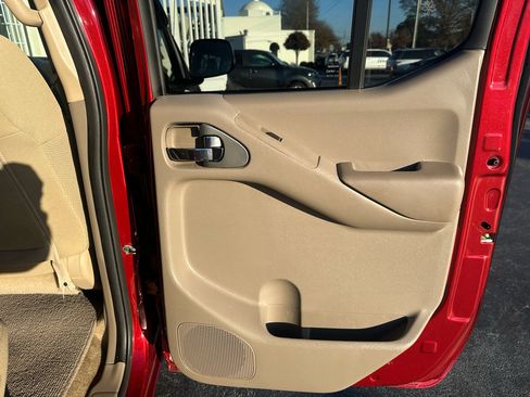 Used 2018 Nissan Frontier SV image 25