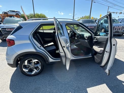Used 2021 Hyundai Venue SEL FWD image 31