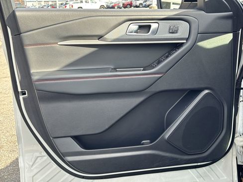 Used 2025 Ford Explorer ST-Line w/ Premium Package image 14