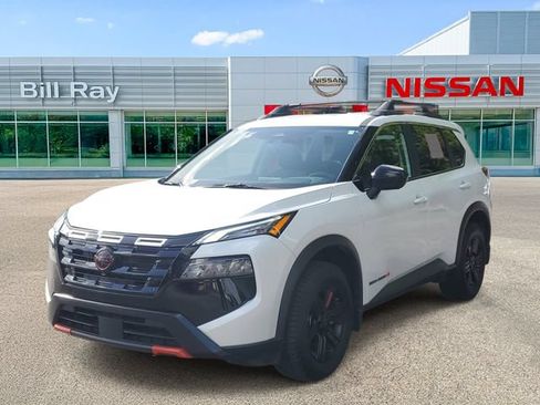 Used 2025 Nissan Rogue SV AWD/4WD image 2