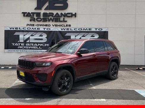 Used 2025 Jeep Grand Cherokee Altitude AWD/4WD image 1