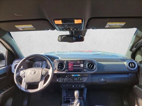 Used 2022 Toyota Tacoma TRD Off-Road w/ Technology Package AWD/4WD image 15