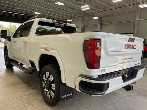 Used 2024 GMC Sierra 3500 Denali AWD/4WD image 5