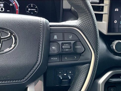 Used 2025 Toyota Tundra Limited AWD/4WD image 24