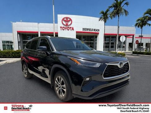 Used 2023 Toyota Highlander XLE FWD image 1
