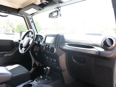 Used 2018 Jeep Wrangler Unlimited Sport S AWD/4WD image 14