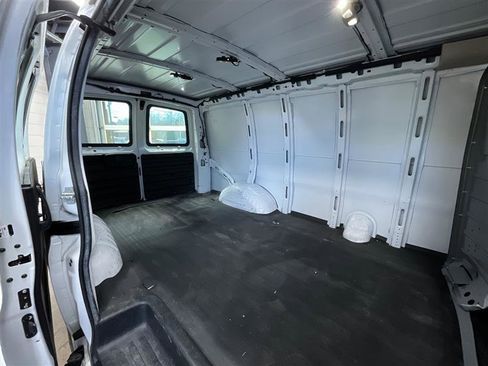 Used 2021 Chevrolet Express 2500 w/ Driver Convenience Package image 19