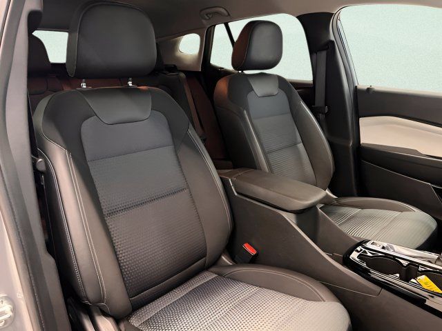 Used 2025 Chevrolet Trax LT w/ LT Convenience Package FWD image 11
