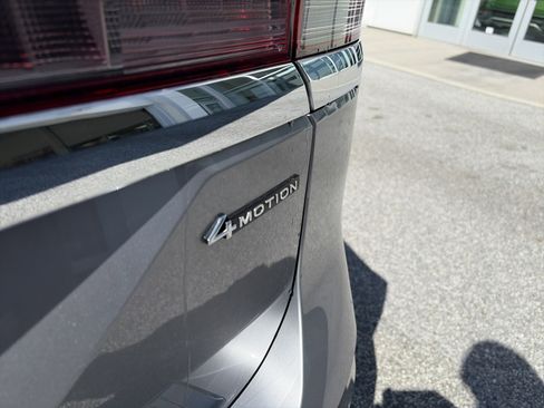 Certified 2024 Volkswagen Atlas SE image 7