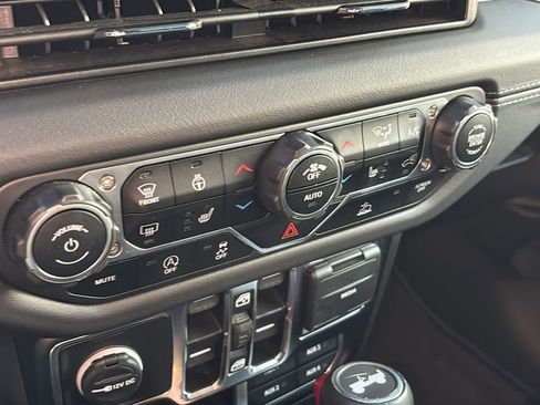 Used 2024 Jeep Wrangler Sahara image 16