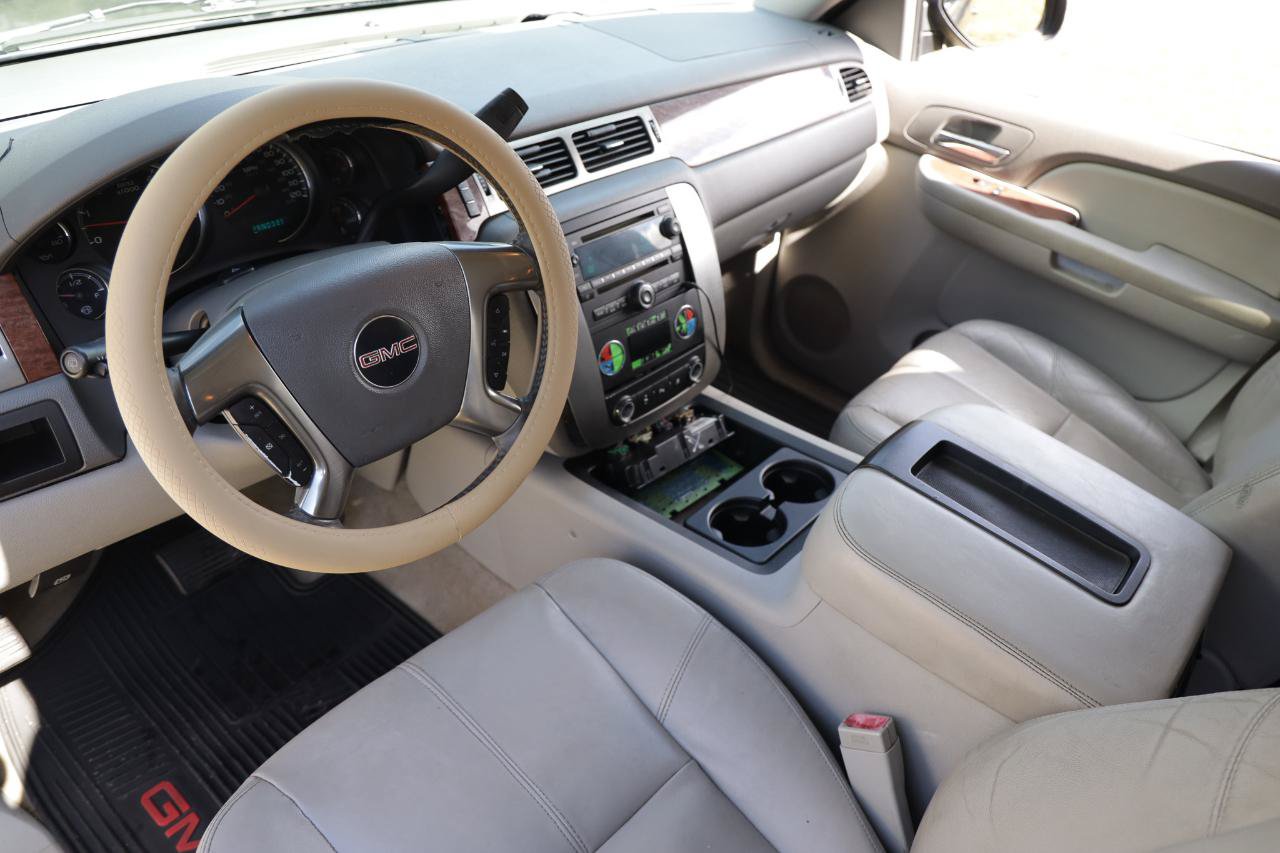 Used 2007 GMC Yukon SLT w/ SLT Preferred Equipment Group RWD image 4