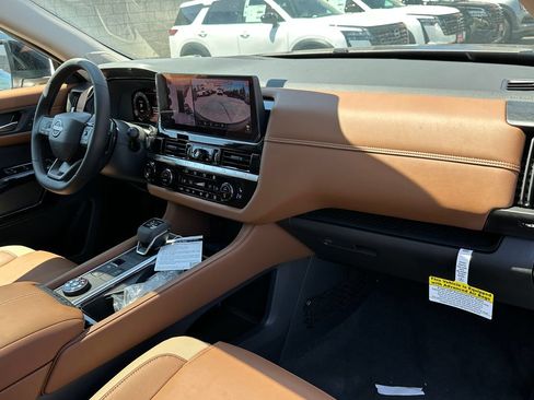 New 2026 Nissan Pathfinder Platinum AWD/4WD image 14