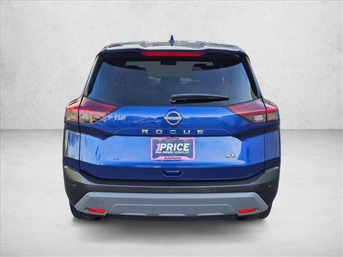 Used 2023 Nissan Rogue SV image 7