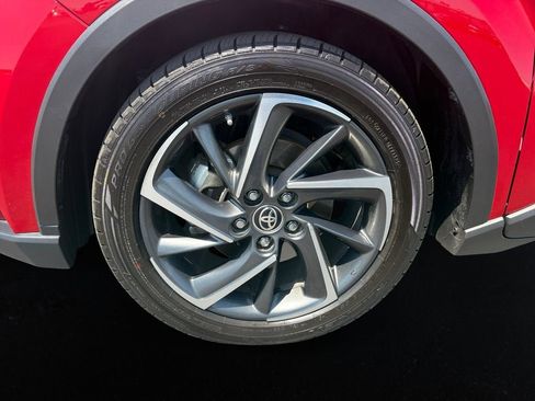 Used 2021 Toyota C-HR Limited FWD image 9